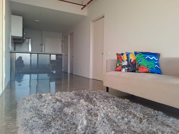 Apartamento de una habitación con línea blanca en Sabana, San José