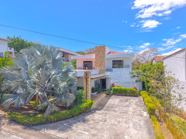 LARGE RESIDENCE WITH EXC VIEWS AND LOCATION WITHIN THE CONDO IS SOLD