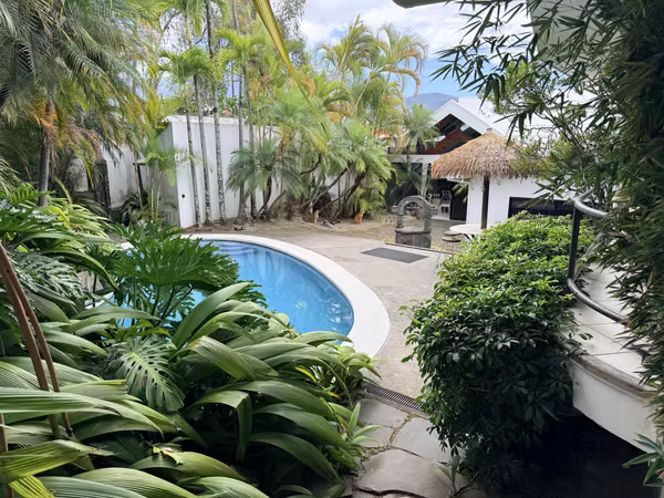 Se vende casa independiente con mas de 1000 metros de lote en Rohrmoser