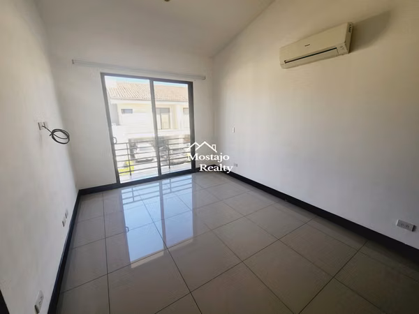 Venta de Casa, Condominio Parques del Sol, Santa Ana