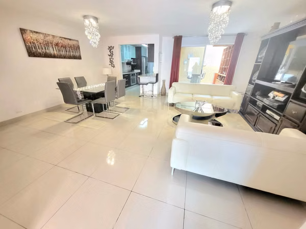 Casa Remodelada en Venta - Bello Horizonte, Escazú
