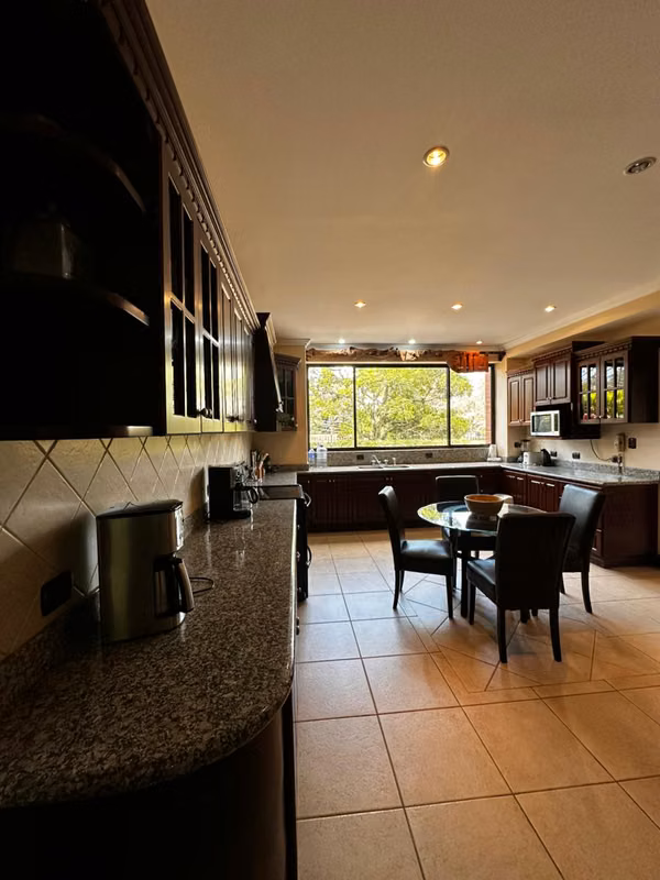 EXCLUSIVO APARTAMENTO EN VENTA – CONDOMINIO EN JABONCILLOS DE ESCAZÚ
