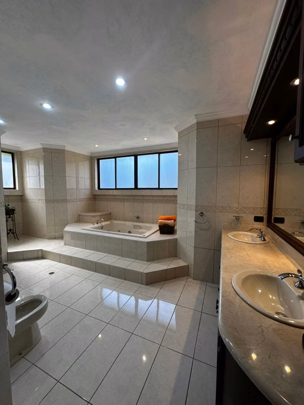 EXCLUSIVO APARTAMENTO EN VENTA – CONDOMINIO EN JABONCILLOS DE ESCAZÚ