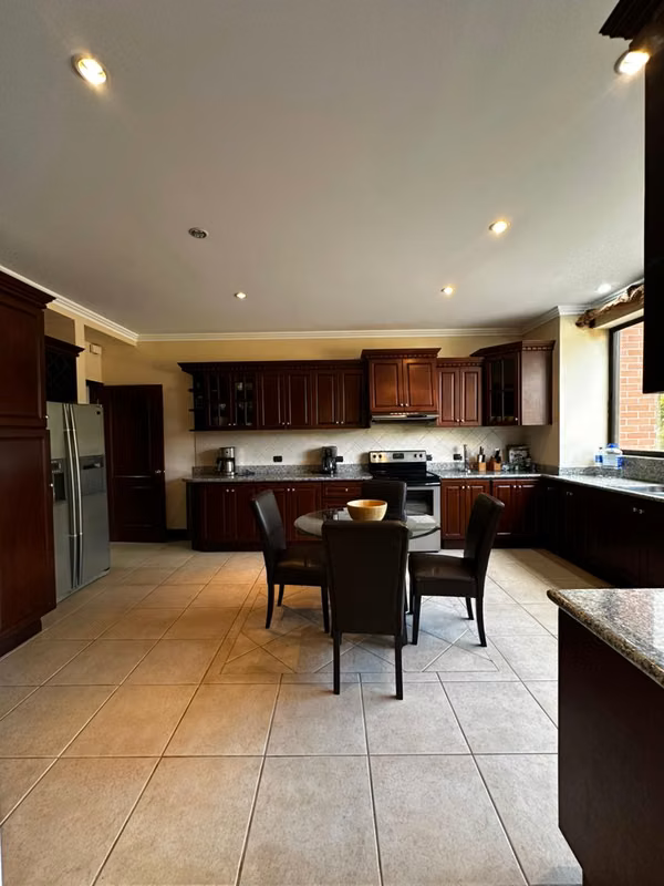EXCLUSIVO APARTAMENTO EN VENTA – CONDOMINIO EN JABONCILLOS DE ESCAZÚ