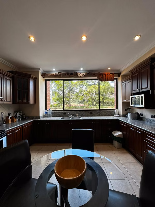 EXCLUSIVO APARTAMENTO EN VENTA – CONDOMINIO EN JABONCILLOS DE ESCAZÚ