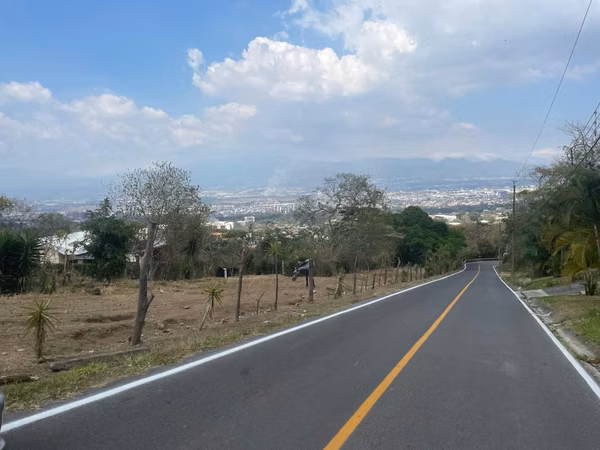Lote en San Antonio de Escazú. En residencial