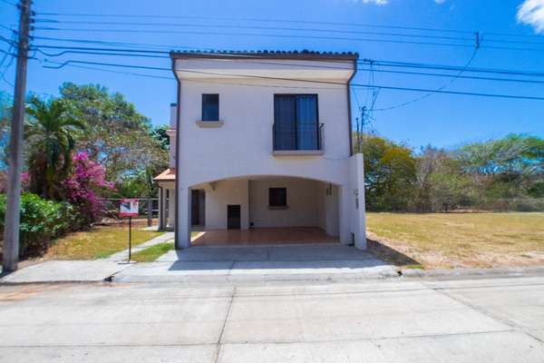 2-Story, 3-Bedroom Home for Sale – Villareal, Minutes from Playa Tamarindo