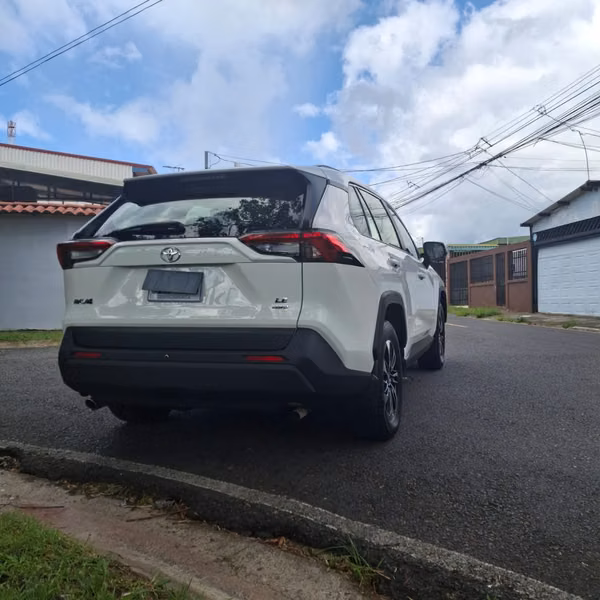 TOYOTA RAV4 LE 2024  4X4