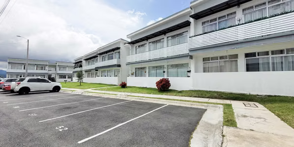 Rent a lovely 2-bedroom apartment in the Las Brumas de Moravia Condominium