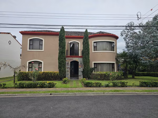 Casa de Lujo en Condominio Albacete, El Guarco, Cartago