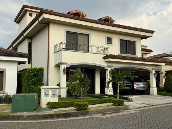 Amplia casa condominio La Hacienda San Antonio Belén Heredia