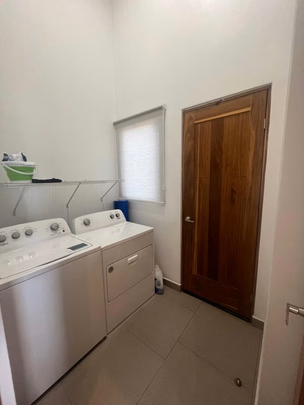 Elegante casa con piscina en Atenas en exclusiva comunidad cerrada