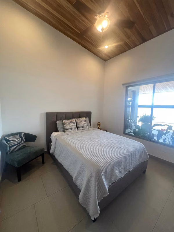 Elegante casa con piscina en Atenas en exclusiva comunidad cerrada