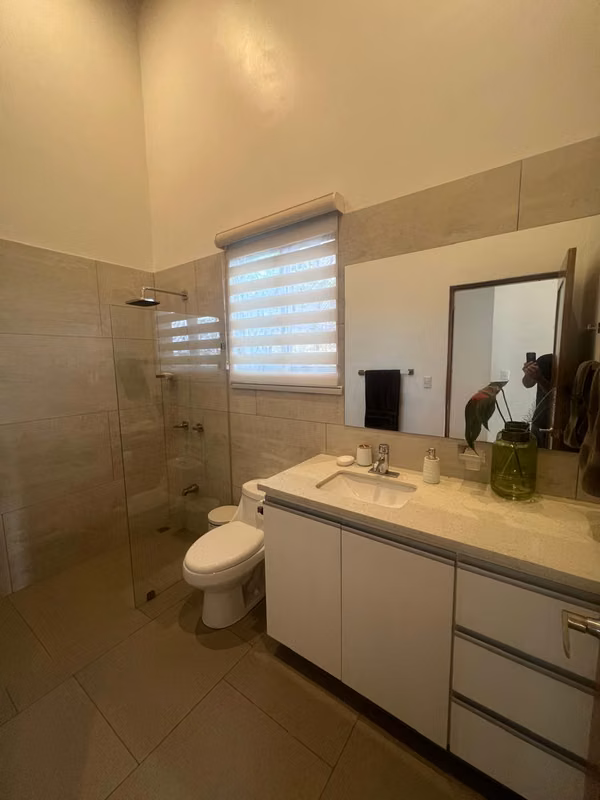 Elegante casa con piscina en Atenas en exclusiva comunidad cerrada