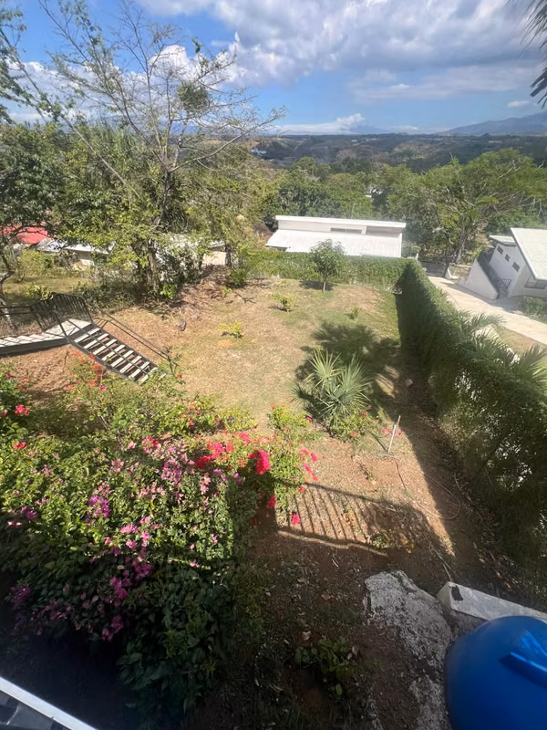 Elegante casa con piscina en Atenas en exclusiva comunidad cerrada
