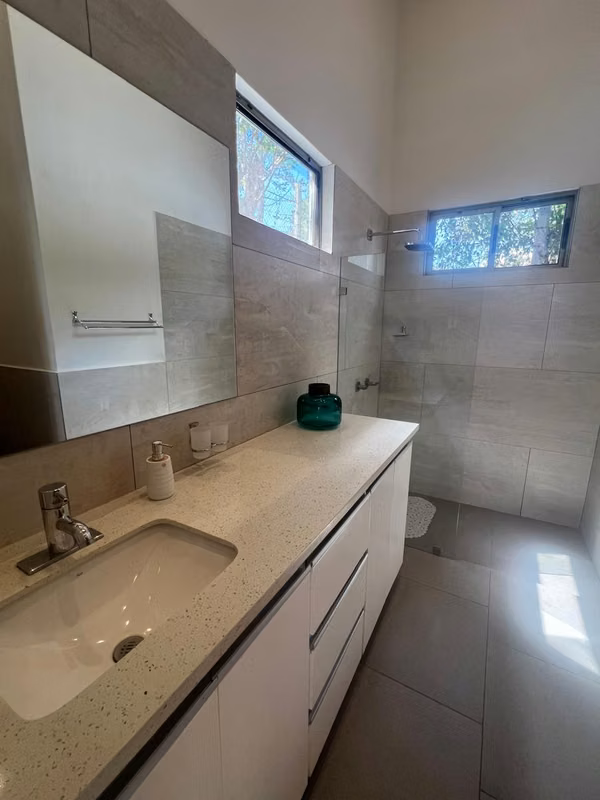 Elegante casa con piscina en Atenas en exclusiva comunidad cerrada