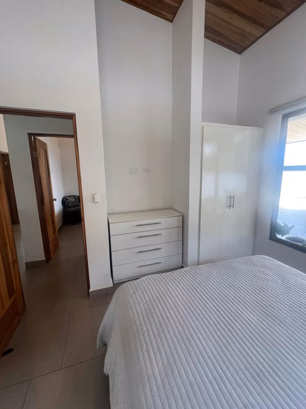 Elegante casa con piscina en Atenas en exclusiva comunidad cerrada