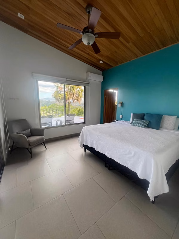 Elegante casa con piscina en Atenas en exclusiva comunidad cerrada