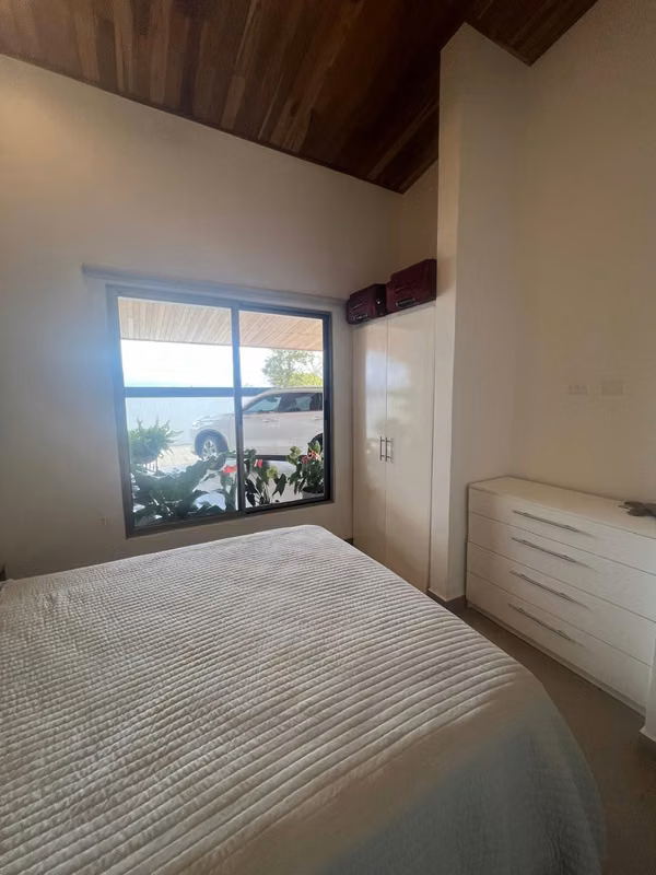 Elegante casa con piscina en Atenas en exclusiva comunidad cerrada