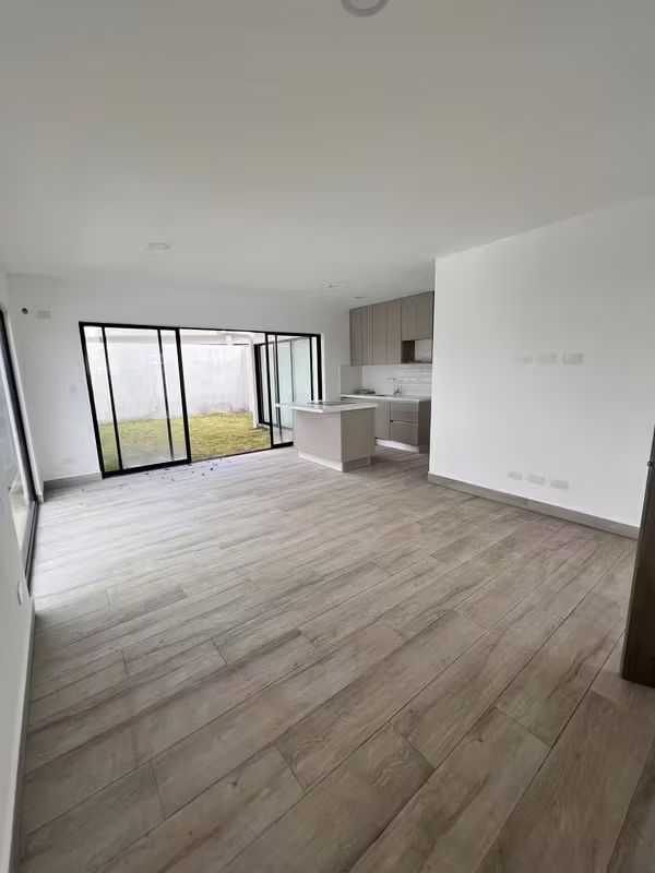 Casa de 3 habitaciones con patio privado en condominio en Guachipelín de Escazú