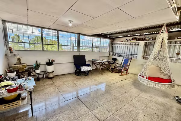 Se Vende casa esquinera uso mixto, Montufar. La Unión, Cartago.