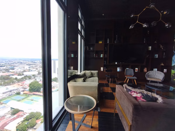 Amueblado, 2 hab, balcón, vista a montañas, Secrt Sabana, piscina y gimnasio
