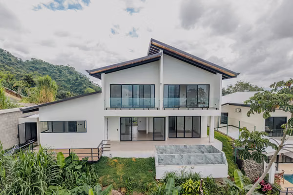 Casa Moderna con Piscina Infinity en Estanquillos, Atenas