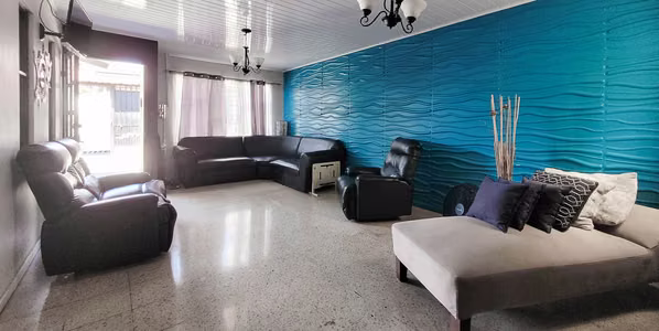 Propiedad para Renovar en La Trinidad de Moravia sobre Calle Principal