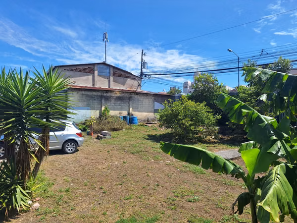 Lote comercial 1.600 m² en Coronado sobre vía principal