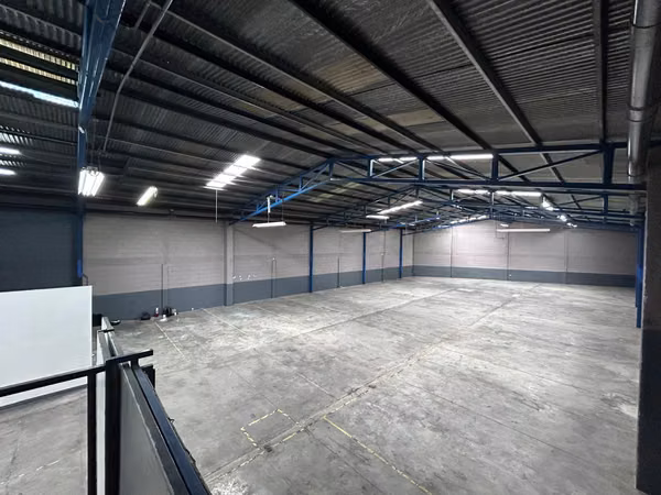 Alquiler de Bodega de Uso Comercial O Industrial en Tibás