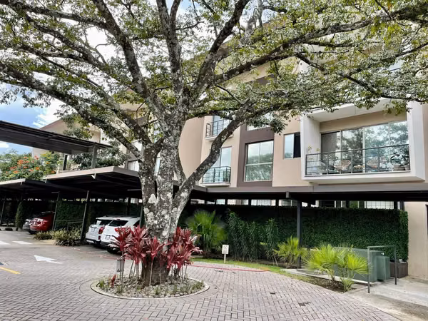 Casas en venta o alquiler en zonas de Santa Ana independientes o condominio