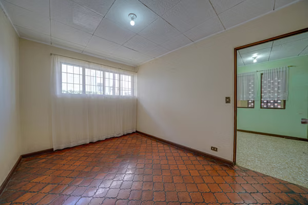 Se alquila o vende casa espaciosa Curridabat, residencia o comercio SSD