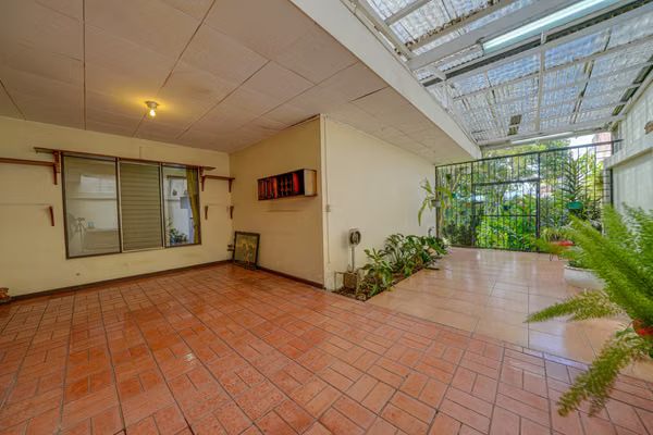 Se alquila o vende casa espaciosa Curridabat, residencia o comercio SSD