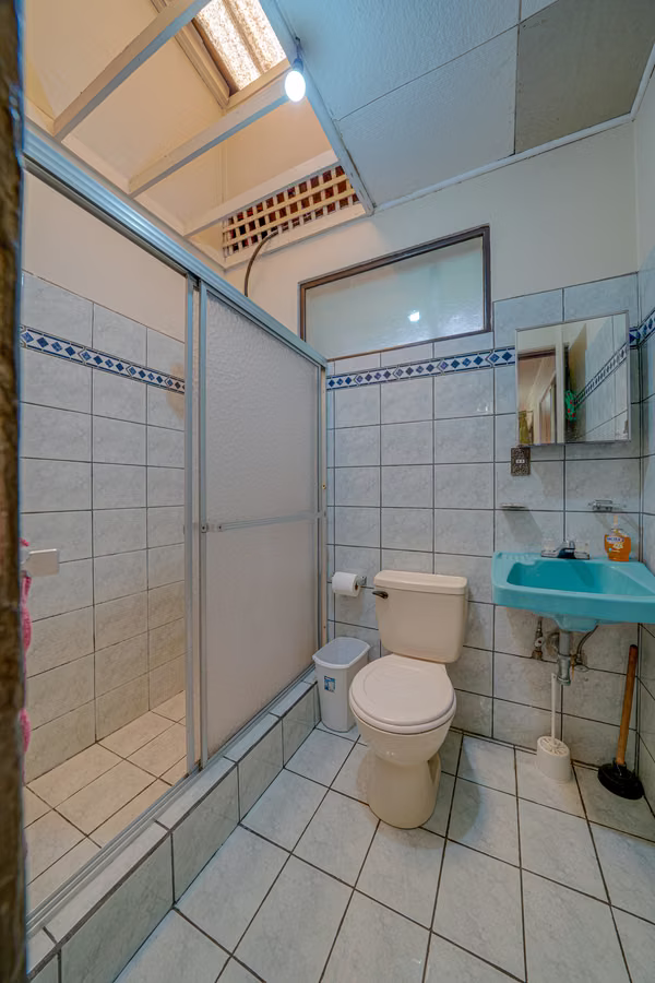 Se alquila o vende casa espaciosa Curridabat, residencia o comercio SSD