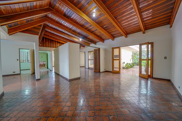 Se alquila o vende casa espaciosa Curridabat, residencia o comercio SSD