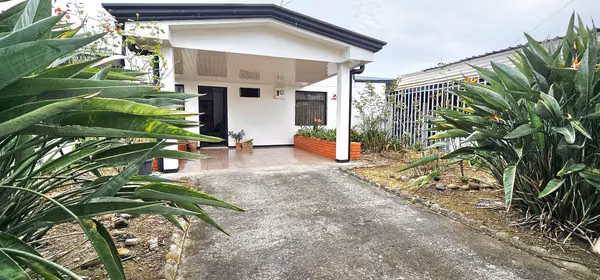 Venta de Casa en Desamparados AMPLIA ZONA VERDE