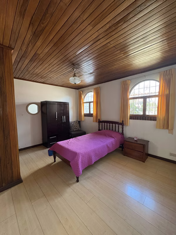 Terreno - Casa Esquinera frente a parque - Sabana Sur 372m2