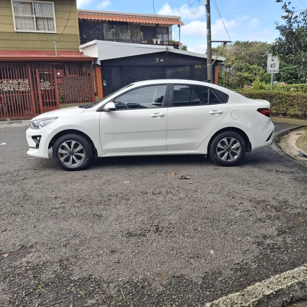 KIA RIO 2024 AUTOMÁTICO