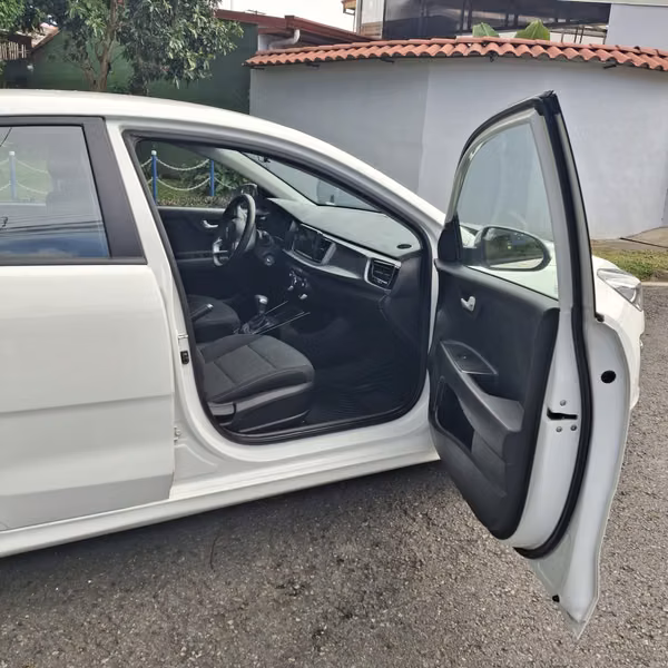 KIA RIO 2024 AUTOMÁTICO