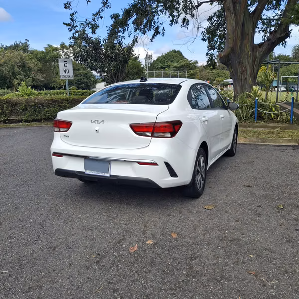 KIA RIO 2024 AUTOMÁTICO