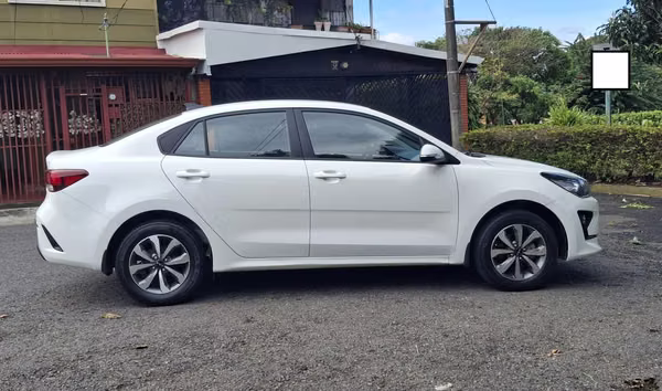KIA RIO 2024 AUTOMÁTICO