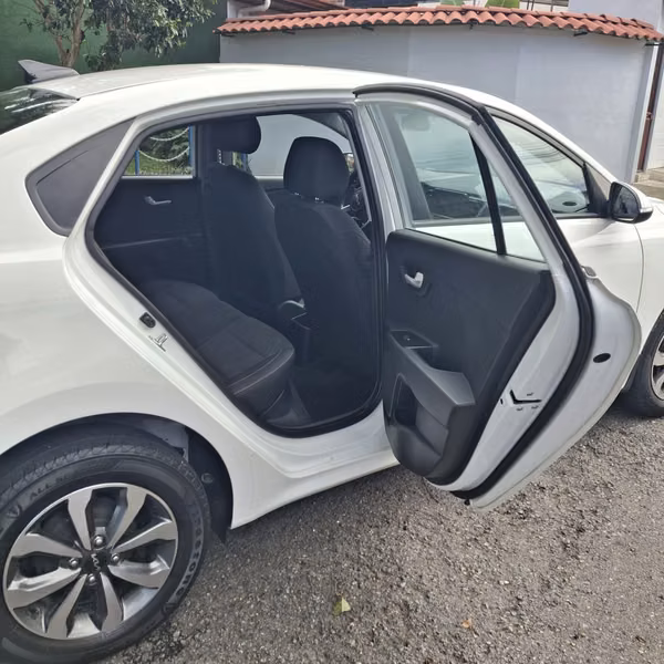KIA RIO 2024 AUTOMÁTICO