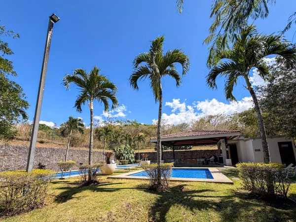 Venta de amplio apartamento en Brasil de Mora – Santa Ana