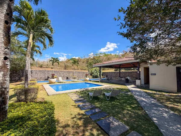 Venta de amplio apartamento en Brasil de Mora – Santa Ana