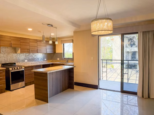 Venta de amplio apartamento en Brasil de Mora – Santa Ana