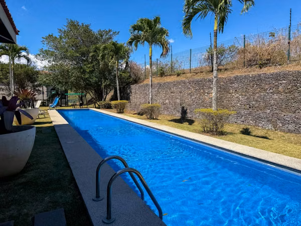 Venta de amplio apartamento en Brasil de Mora – Santa Ana
