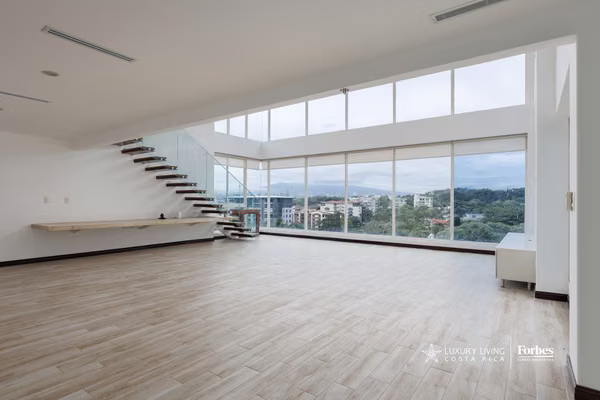 21351 - Spacious Penthouse with excellent location and panoramic views