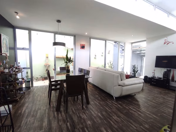 Se vende para inversión. Casa alquilada. Curridabat, Ciudad del Este