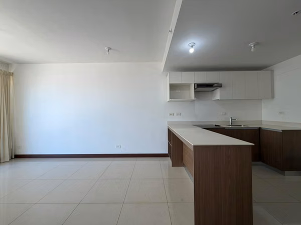 SE VENDE EN NUNCIATURA FLATS APARTAMENTO CON PARQUEO, BODEGA Y LINEA BLANCA