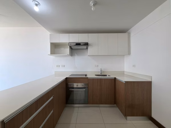 SE VENDE EN NUNCIATURA FLATS APARTAMENTO CON PARQUEO, BODEGA Y LINEA BLANCA